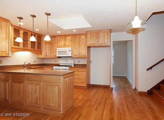 3rd image of 8756 W 144th St
