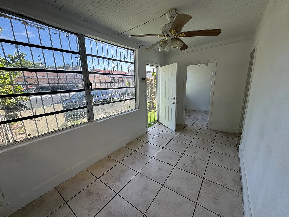 Building Photo - 1151 NW 4th St #L