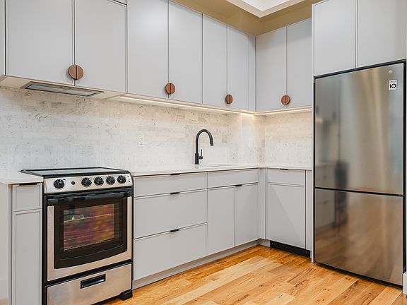 2nd image of 33 Franklin St #326