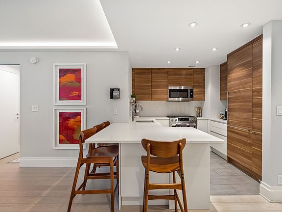 4th image of 117 E 57th St APT 24E