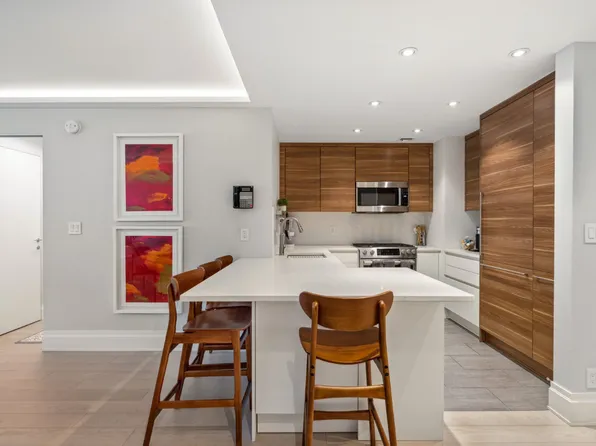 117 East 57th Street image 3 of 6