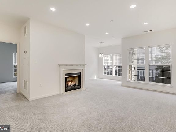 5th image of 4139 Fountainside Ln #F201