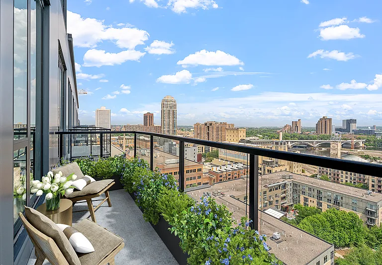 240 Park Avenue — Photo 10