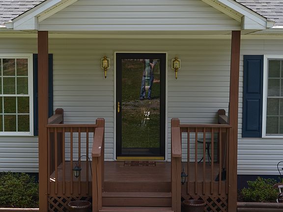 4th image of 280 Pinecrest Dr