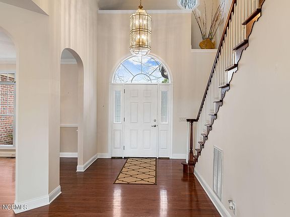3rd image of 3227 St Andrews Circle SE
