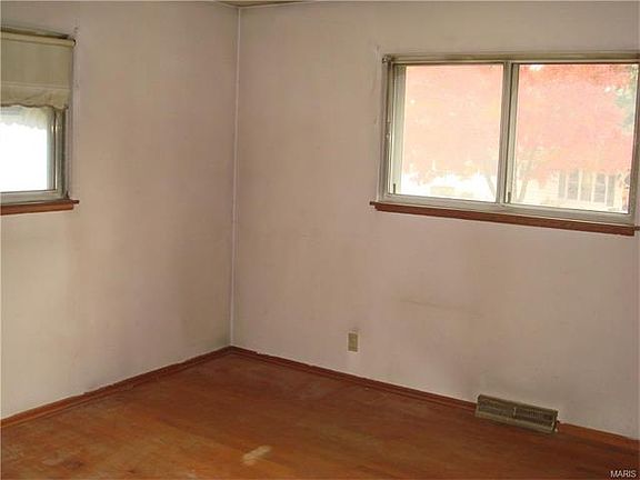 4th image of 417 Hawthorne Dr