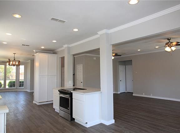5th image of 4636 Parkmount Dr