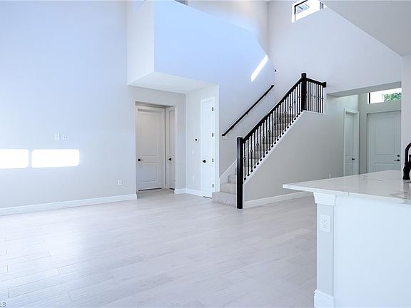 5th image of 27440 East DR