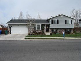 1st image of 590 S 640th St W