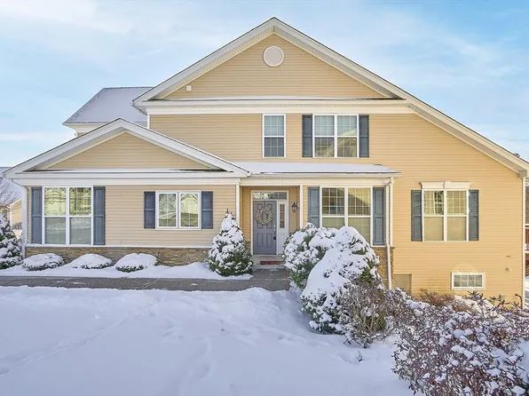 15 Avebury Ln #15, Marlborough, MA 01752