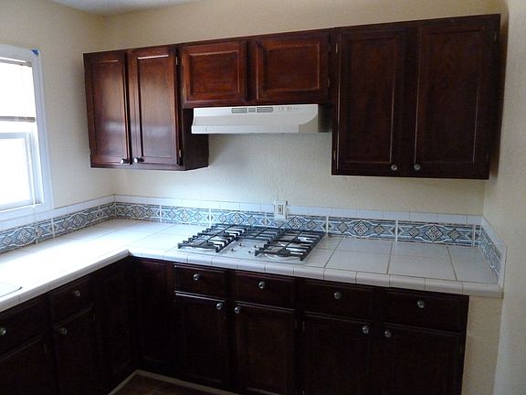 4th image of 5211 E 41st St