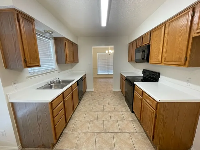 5800 Stone Meadow Ln — Photo 6