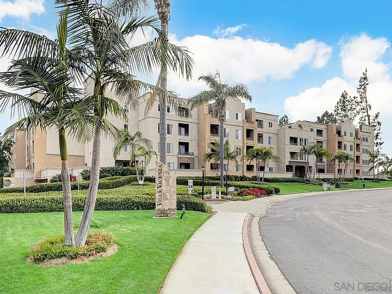 8889 Caminito Plaza Centro #7229 — Photo 46