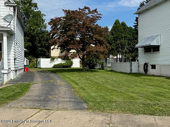 2nd image of 216 Cherry St