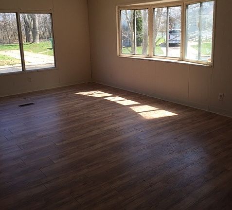 3rd image of 210 Paradise Blvd