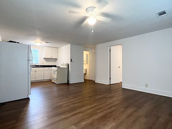 2nd image of 921 Edison St