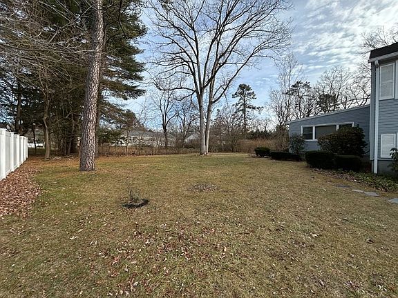 4th image of 63 Meadowlark Dr