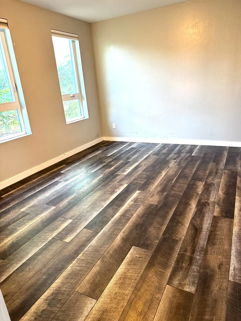 Newer Construction And Prime Location!! Amazing 3 Bed/2 Bath Top 1/2 Of Duplex. — Photo 4