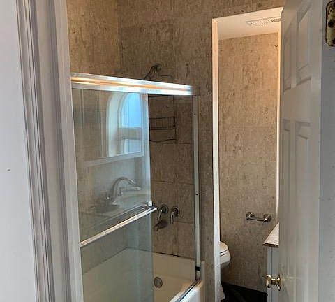 4th image of 918 S 22nd St APT 3