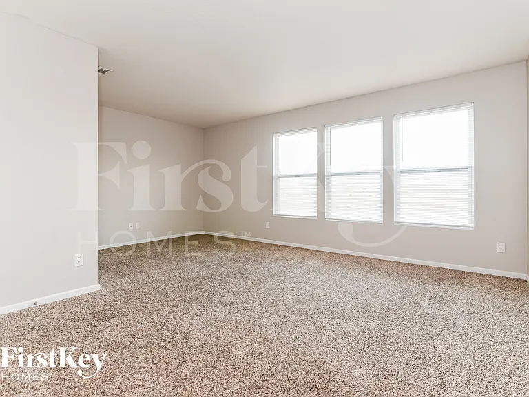 8624 Hosta Way — Photo 9