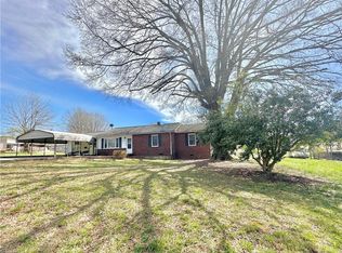 2827 Glenview Dr, Statesville, NC 28677