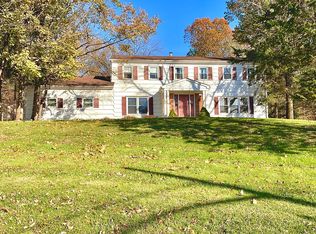12 Overlook Dr, Bridgewater, NJ 08807