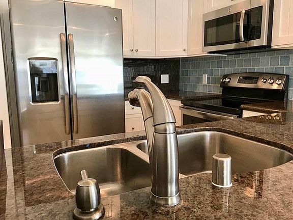 4th image of 1140 Ocean Blvd #326