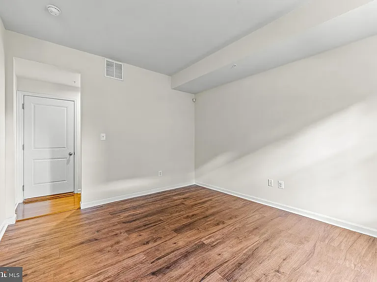 102 S Newkirk St — Photo 23