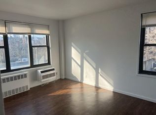 (Undisclosed Address), White Plains, NY 10605