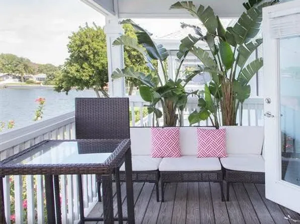 5007 Starfish Dr SE, Saint Petersburg, FL 33705