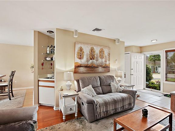 2nd image of 152 Fairways Cres