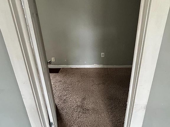 4th image of 1137 Monroe Cir