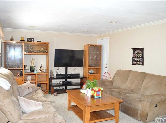 5th image of 15 Fairlane Dr