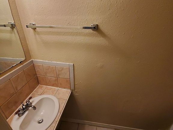 5th image of 1400B E Holleman Dr