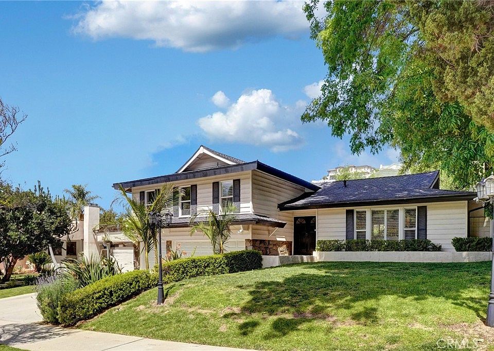 1st image of 22605 Mulholland Dr