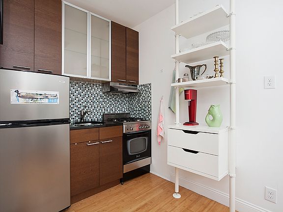 5th image of 32 S Oxford St APT 3A