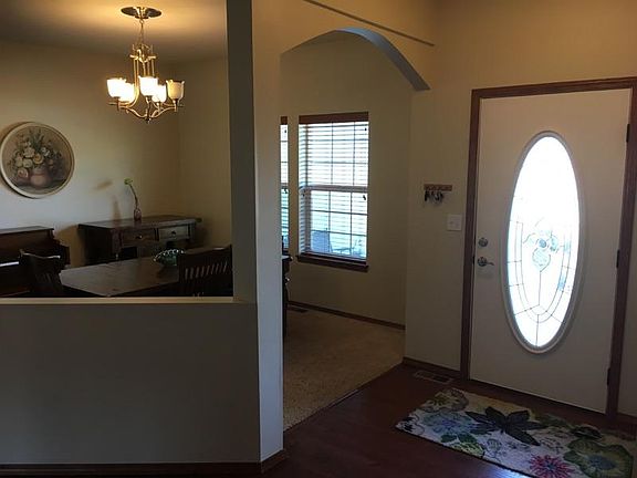 4th image of 1301 Rolling Hills Dr