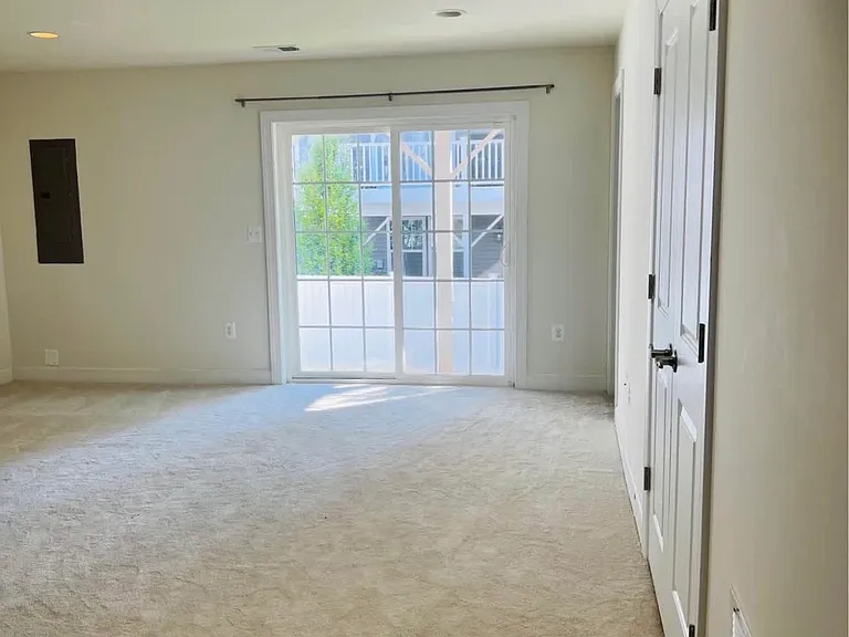 Caledonia Meadow Dr — Photo 21