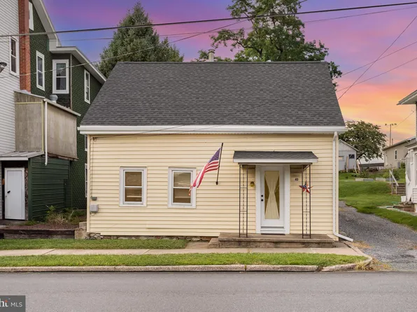 43 E Main St, Newmanstown, PA 17073