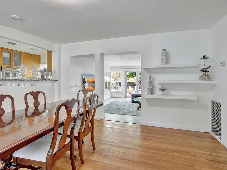 1523 Dewey St — Photo 10