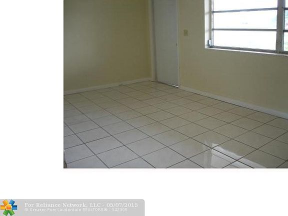5th image of 332 Glenn Pkwy