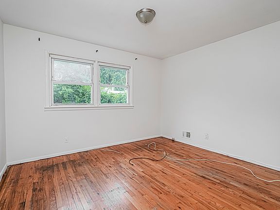 5th image of 26 Benton Ct Floor 1