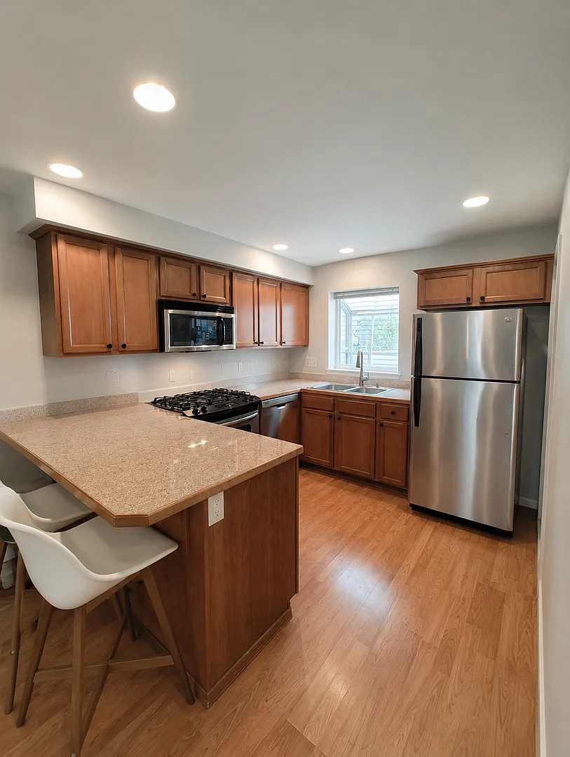 Beacon Hill Townhome — Photo 4