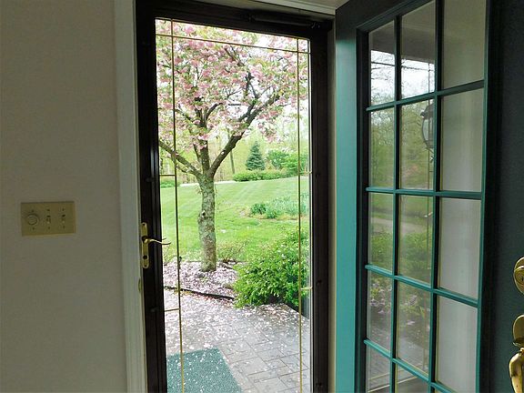 3rd image of 203 N Valley View Dr
