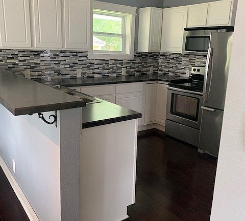 4th image of 805-807 E Jefferson St