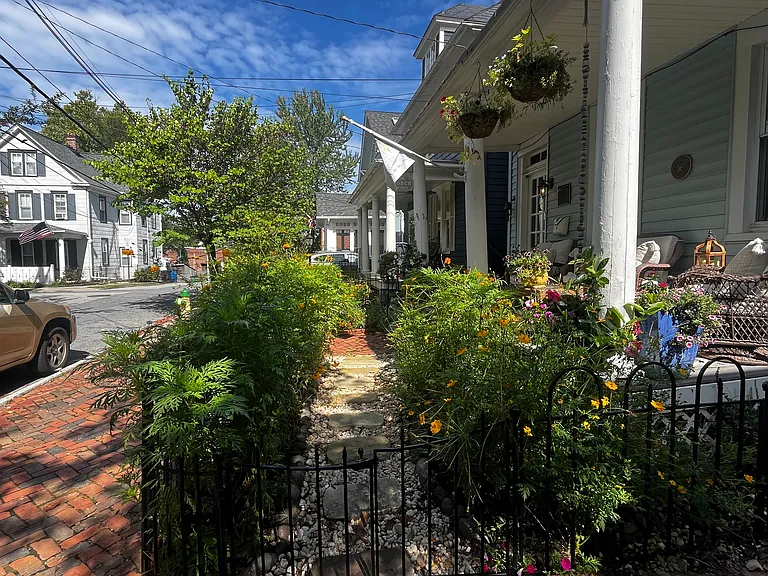 52 Madison Pl #B — Photo 4