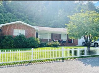 129 Clark Dr, Prestonsburg, KY 41653