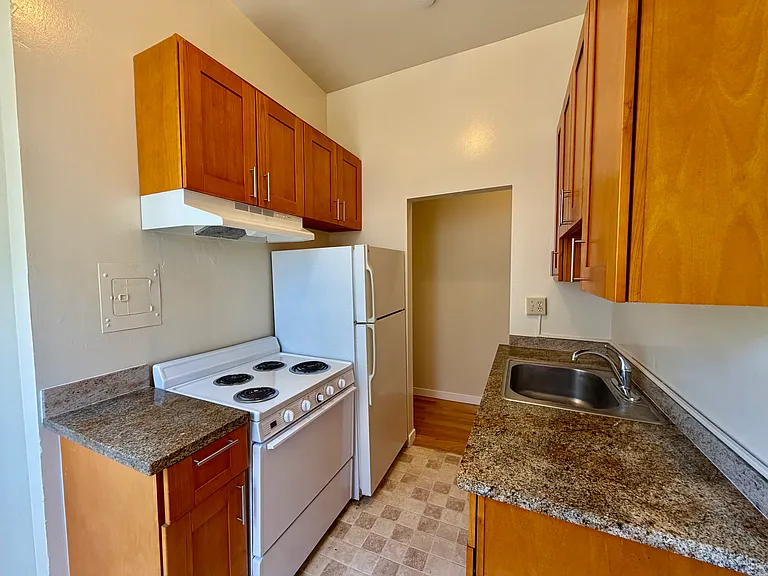 331 Octavia St #19 — Photo 6