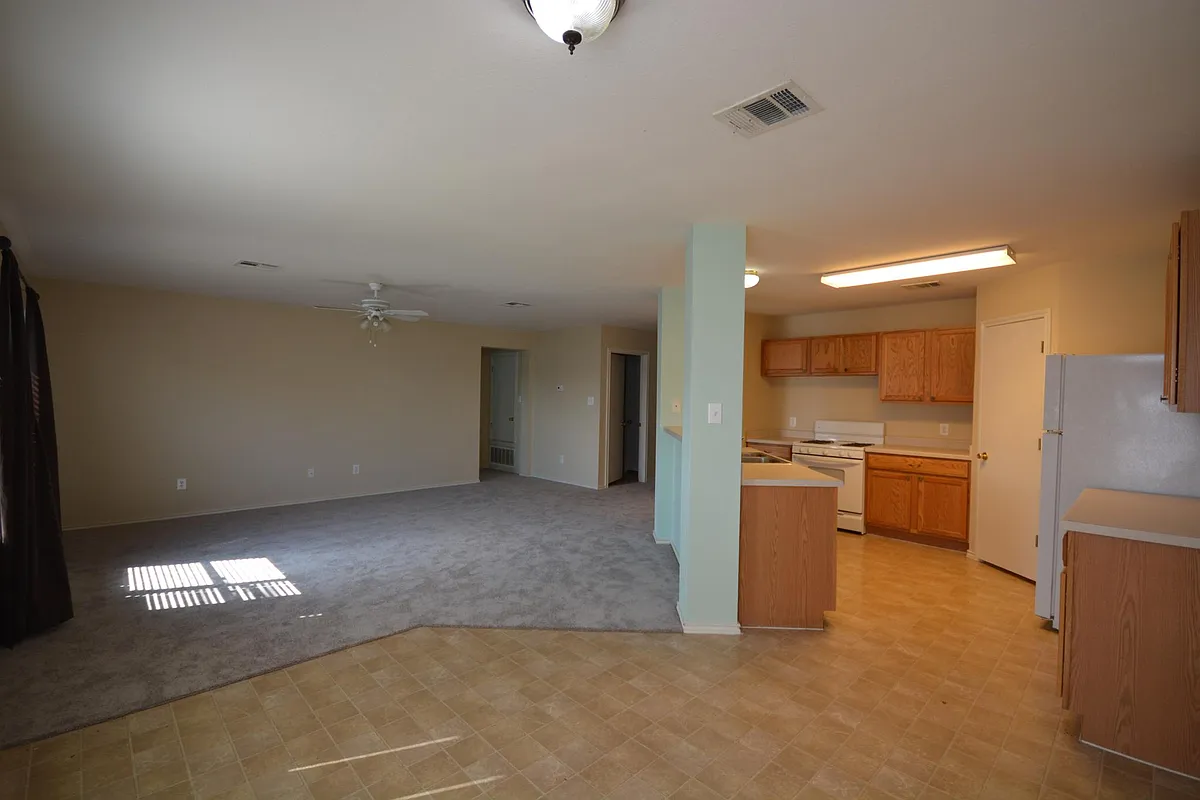 Building Photo - 410 Goldenrod St