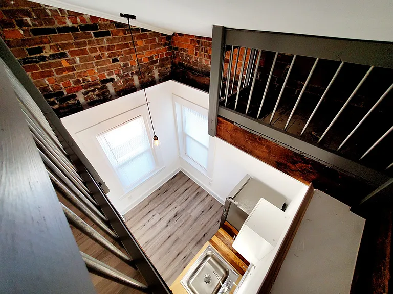 36 W Court St #4F — Photo 14